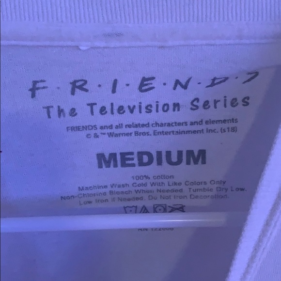 UO friends tee - Picture 2 of 2